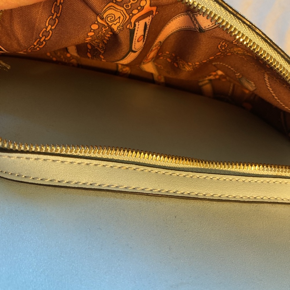 Backpack - Picture 4 of 5